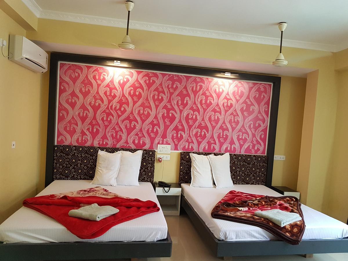 Swagatam International Hotel Tarapith Kültér fotó