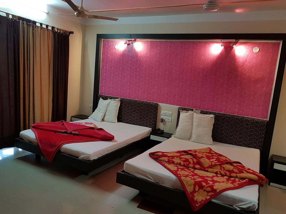 Swagatam International Hotel Tarapith Kültér fotó